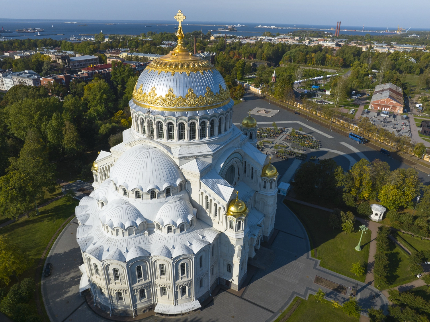 Экскурсия по Обводному каналу в Кронштадте